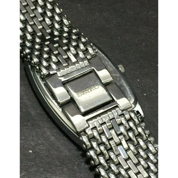 Vintage Style Seiko Quartz Mens Silver Watch & Black accents W/ Metal Strap - Picture 7 of 7